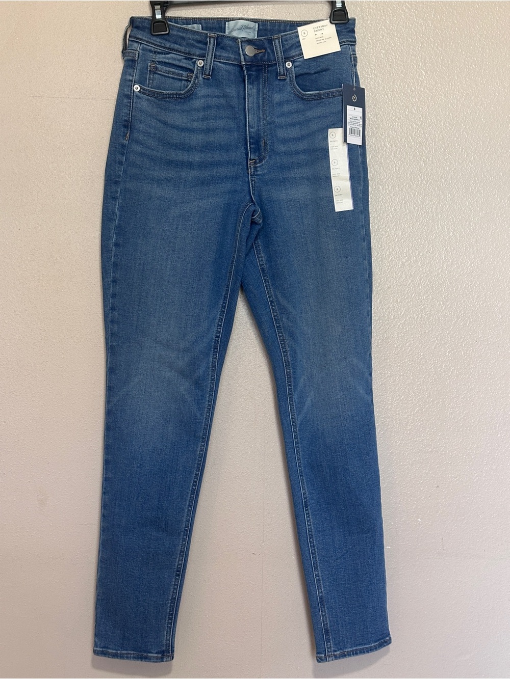 Universal Thread Women’s Dark Blue High-Rise Skinny Jeans